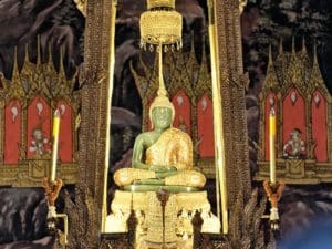 A statue of buddha in the middle of a room.