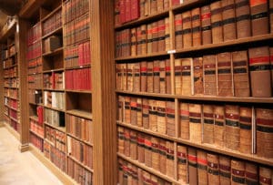 A library with many books on the shelves.